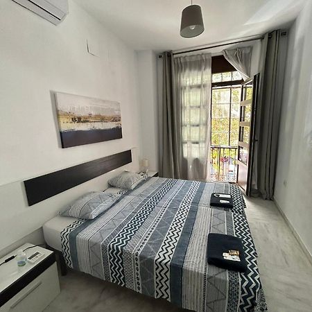 The Spot Central Hostel Seville Exterior photo