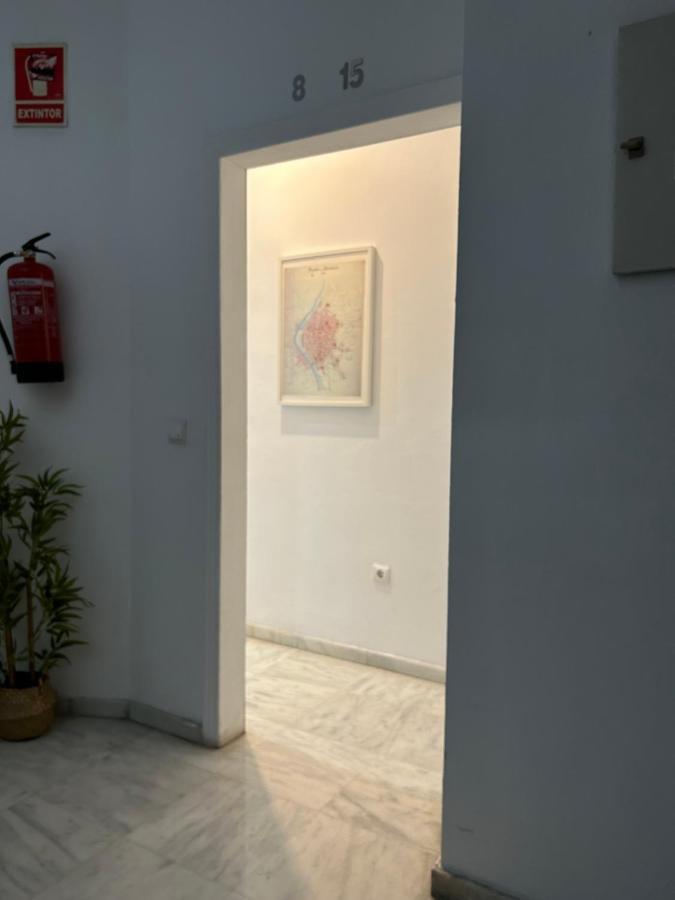 The Spot Central Hostel Seville Exterior photo