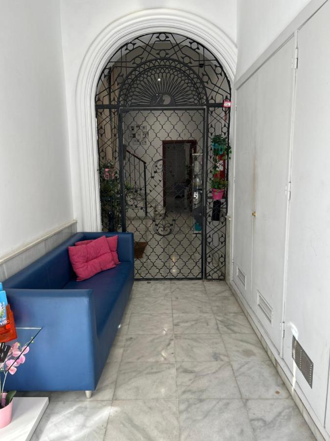 The Spot Central Hostel Seville Exterior photo