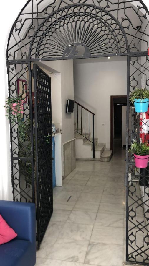 The Spot Central Hostel Seville Exterior photo