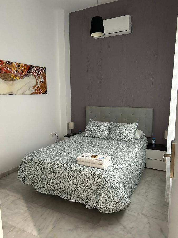 The Spot Central Hostel Seville Exterior photo
